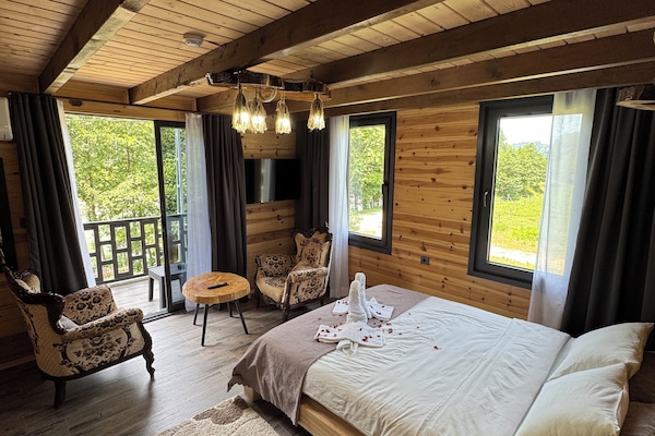 Bureau, espace de travail pour ordinateur portable, Wi-Fi gratuit