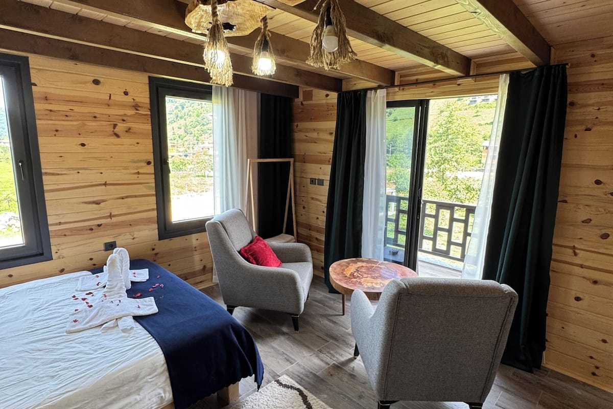 4 bedrooms, desk, laptop workspace, free WiFi