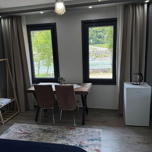4 bedrooms, desk, laptop workspace, free WiFi