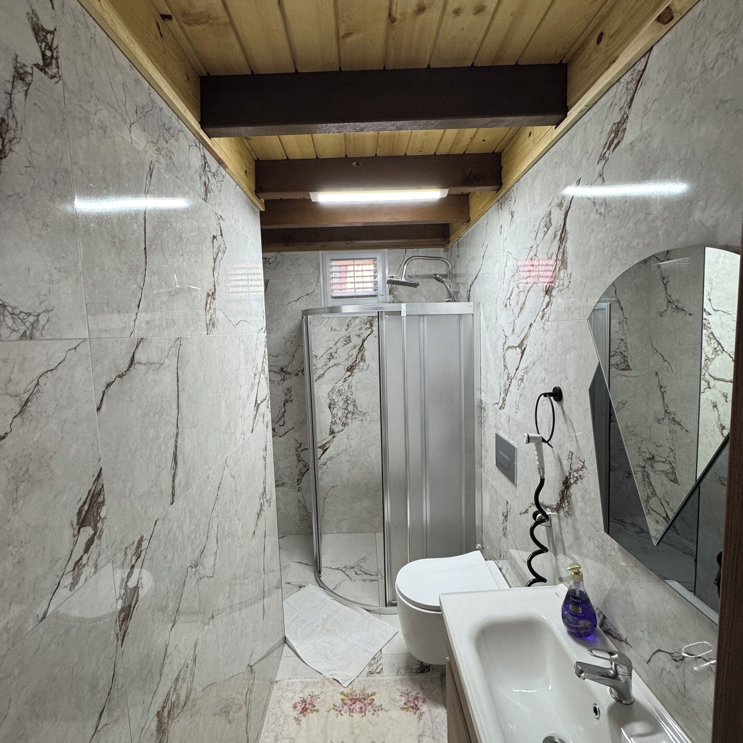 Deluxe Duplex, River View | Bathroom | Shower, hair dryer, towels, soap