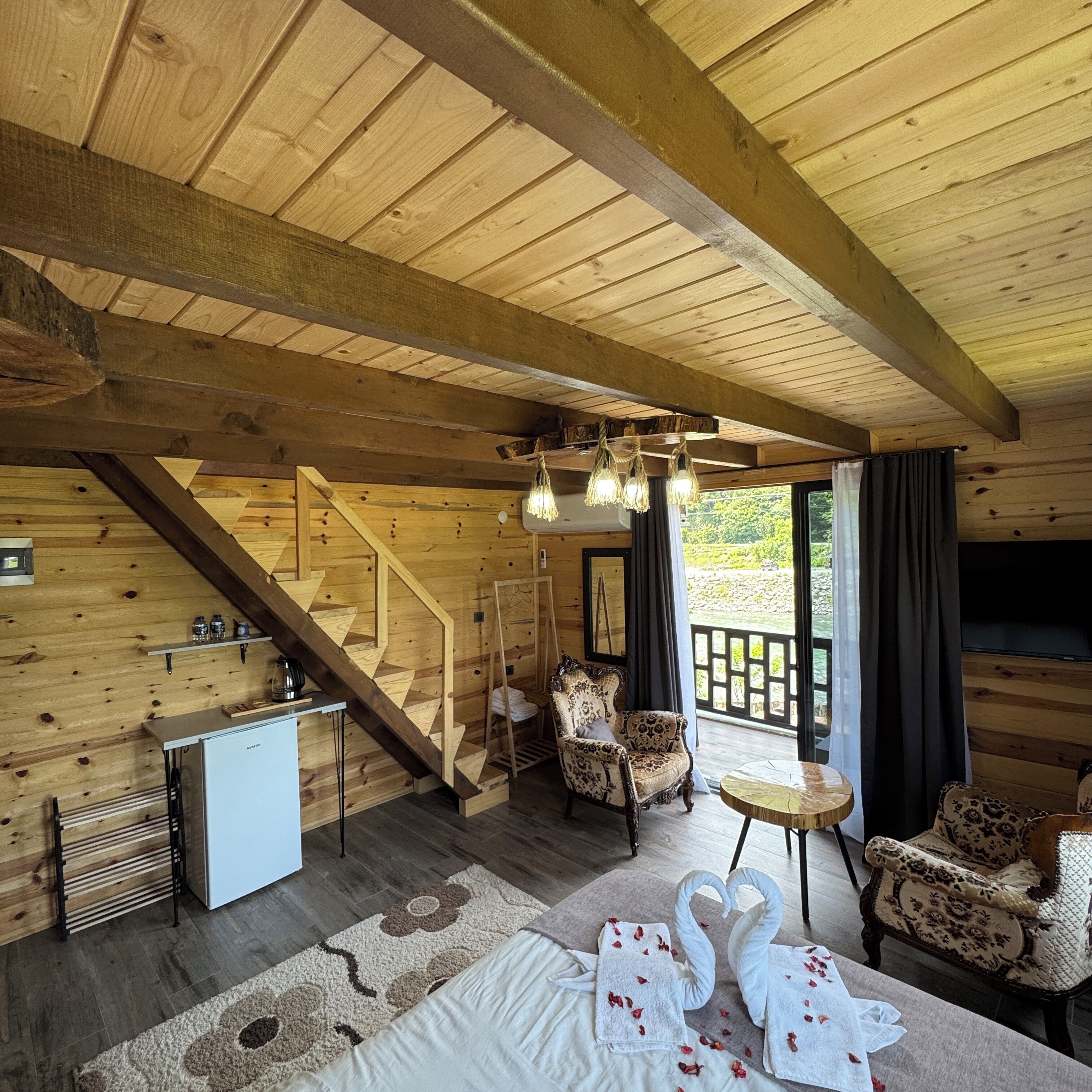 書桌、筆電工作空間、免費無線上網