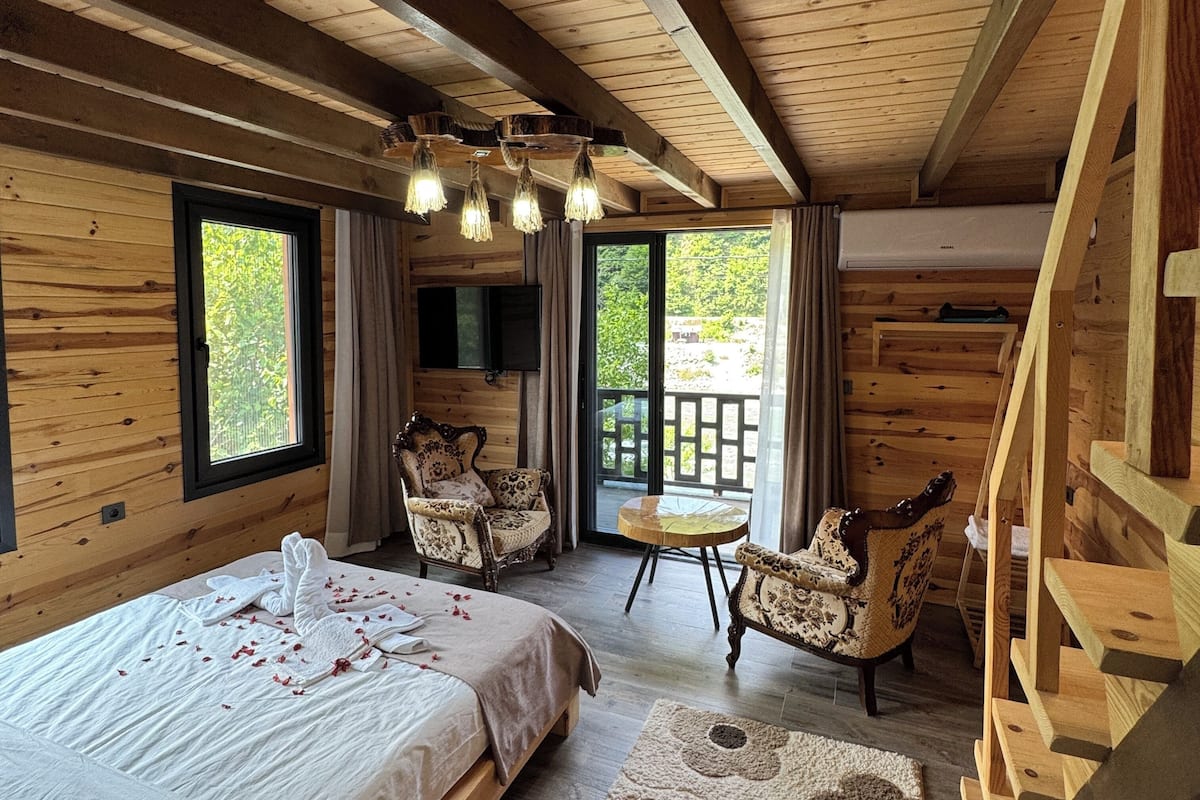 4 bedrooms, desk, laptop workspace, free WiFi