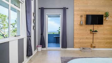 Premium bedding, iron/ironing board, free WiFi, bed sheets