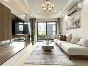 Presidentiële suite, 3 slaapkamers, toegang tot de clublounge, uitzicht op de stad | Lakens van Egyptisch katoen, luxe beddengoed, donsdekens