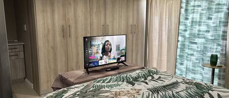 1 habitación, tabla de planchar con plancha, wifi y ropa de cama
