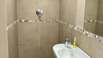 Handtücher, Seife, Toilettenpapier