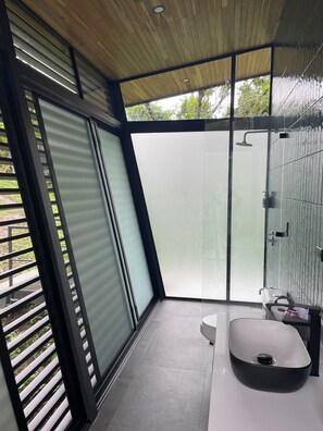 Handtücher, Seife, Shampoo, Toilettenpapier