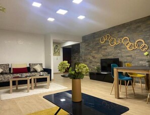 Living area - MODERNE APPART PLEIN CENTRE (Place Florence)