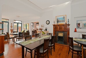 Deluxe Apartment | Living area