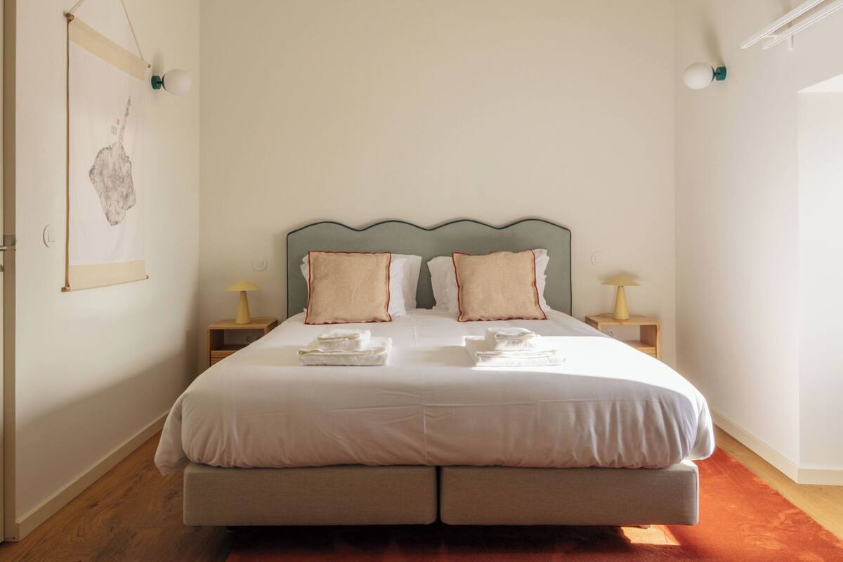Phòng đôi hoặc 2 giường đơn Deluxe, quang cảnh bãi biển | Két bảo mật tại phòng, màn/rèm cản sáng 