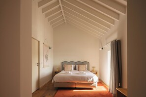 In-room safe, blackout drapes, free WiFi