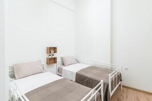 2 habitaciones, tabla de planchar con plancha, wifi y ropa de cama 