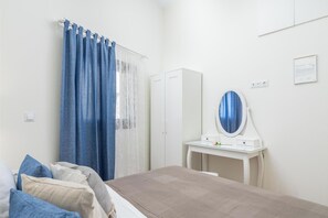 2 bedrooms, iron/ironing board, WiFi, bed sheets