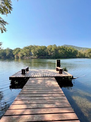 Property grounds - Hidden Honey Hole Cabin: 4 BEDROOM, POOLS, TENNIS/PICKLEBALL, HIKING, LAKE AREA (Jasper)