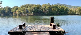 Hidden Honey Hole Cabin: 4 BEDROOM, POOLS, TENNIS/PICKLEBALL, HIKING, LAKE AREA