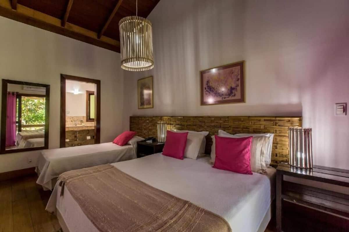 Deluxe suite | 1 slaapkamer, een kluis op de kamer, een strijkplank/strijkijzer