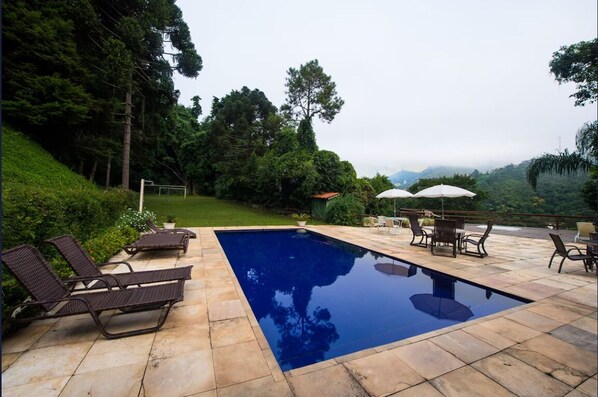 Outdoor pool - Hotel Colinas de Petropolis (Petrópolis)