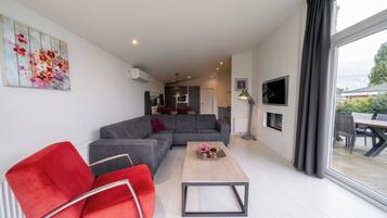 Télévision, cheminée