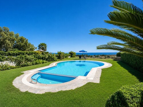 Villa Seashell - Two Bedroom Villa, Sleeps 4