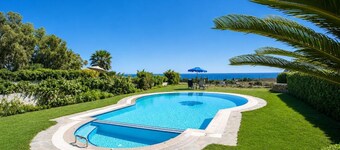Villa Seashell - Two Bedroom Villa, Sleeps 4
