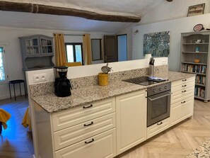 雪櫃、微波爐、焗爐、爐具