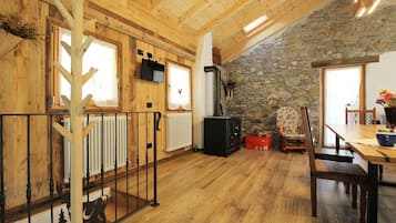 Cabin, Balcony, Mountain View | Dapur peribadi | Peti sejuk/penyejuk beku saiz penuh, mesin basuh pinggan mangkuk