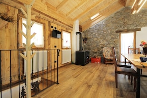 Cabin, Balcony, Mountain View | Private kitchen | Full-size fridge, dishwasher, highchair, cookware/dishes/utensils