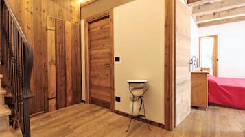 Cabin, Balcony, Mountain View | 2 bedrooms, free cribs/infant beds, free WiFi, bed sheets