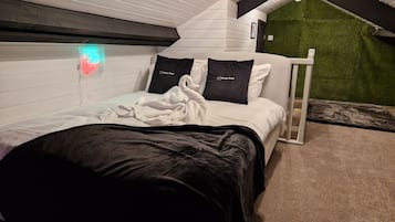 7 bedrooms, iron/ironing board, free WiFi, bed sheets