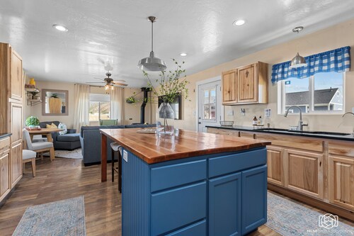 Serene Farmhouse Retreat on 20 Acres – Near Zion, Bryce, & Grand Canyon!