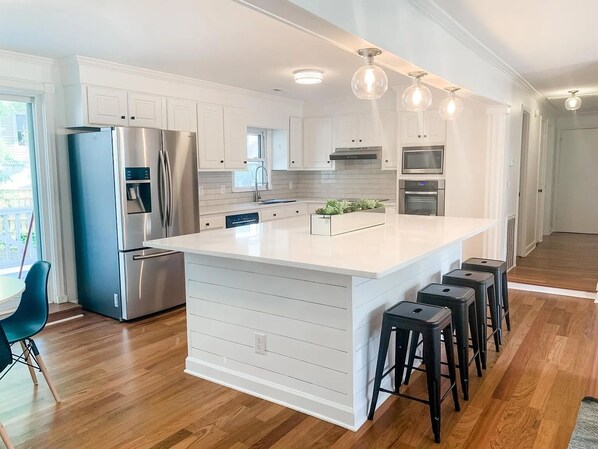 Refrigerador, microondas, horno, placa de cocina