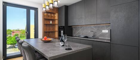 Fridge, oven, dishwasher, coffee/tea maker