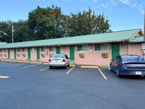 Exterior - BUDGET INN (Portland)