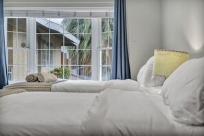 4 Schlafzimmer, Schreibtisch, Bügeleisen/Bügelbrett, Reisekinderbett