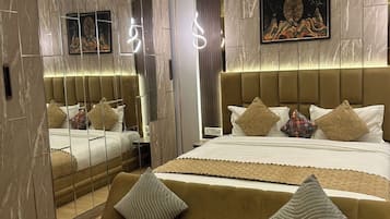 Suite monolocale Deluxe, balcone, vista piscina | Postazione laptop, Wi-Fi gratuito