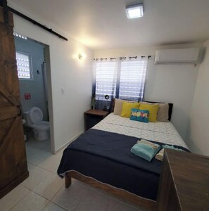 1 habitación, tabla de planchar con plancha, wifi y ropa de cama 