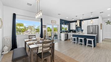 Villa | 4 bedrooms, desk, Internet