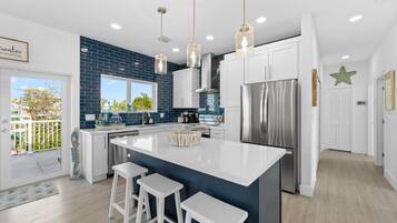 Villa | 4 bedrooms, desk, Internet