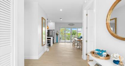 Emerald Oasis Lux Waterfront Gem Pool Kayaks