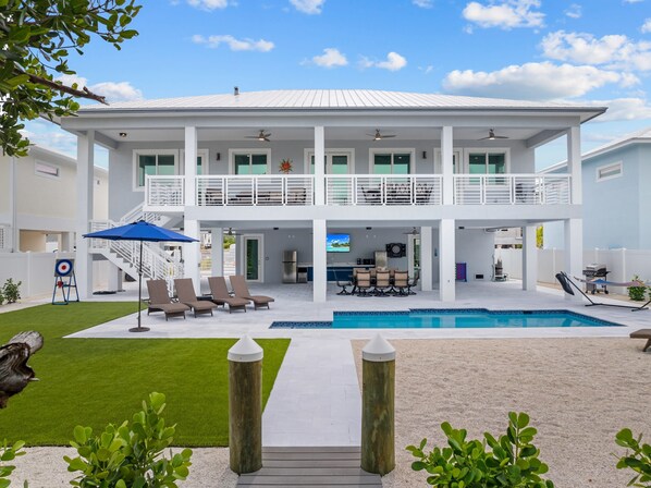 House | 4 bedrooms, desk, Internet