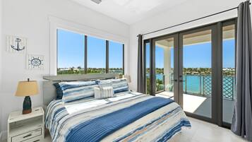 5 bedrooms, desk, Internet