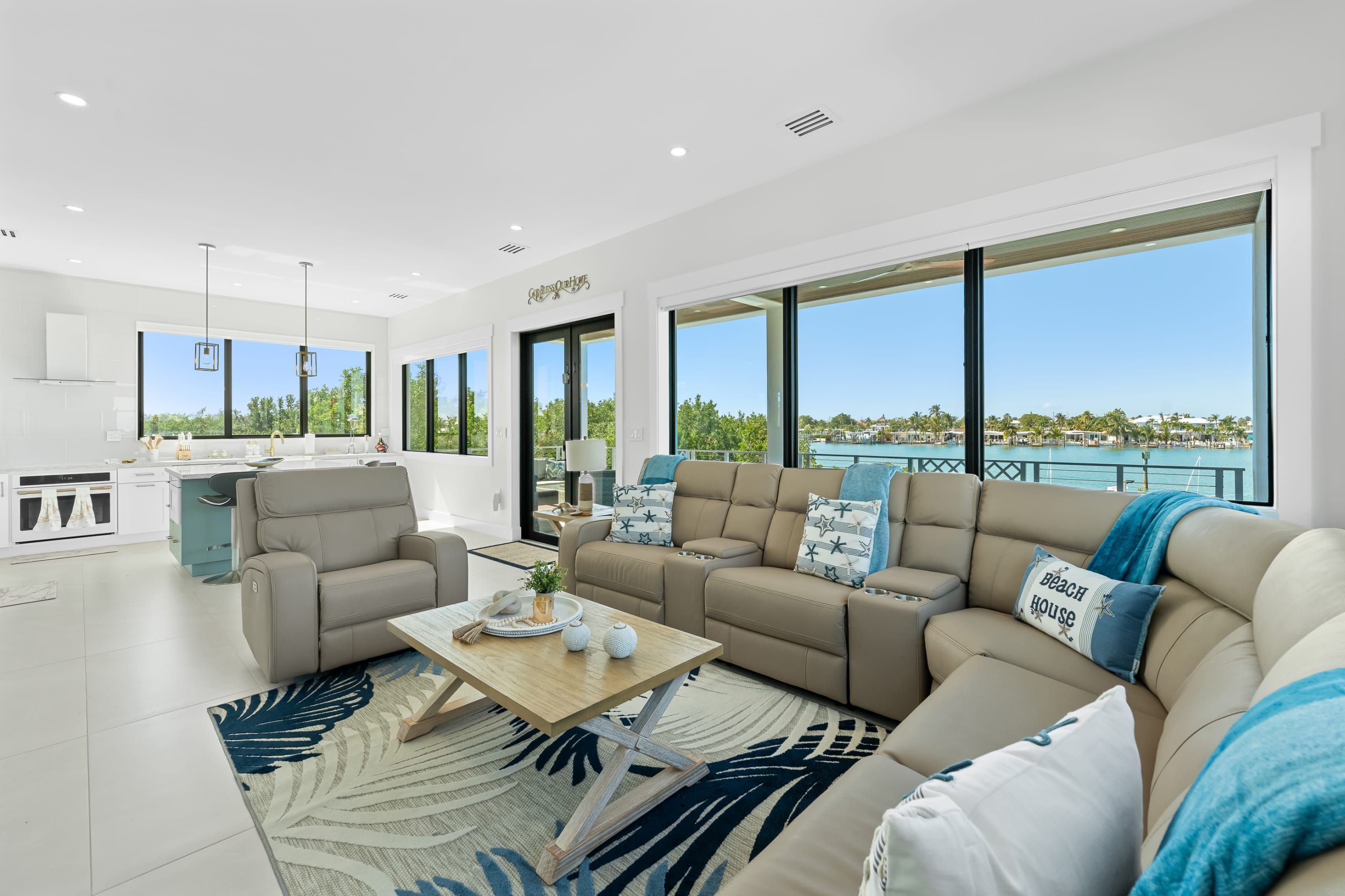 Casa, accesible para personas con discapacidad | 5 dormitorios, escritorio, Internet