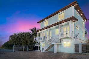 House, Smoking | 4 bedrooms, desk, Internet - Luxury Waterfront Oasis w Heated Pool and 50 Dock (Marathon)
