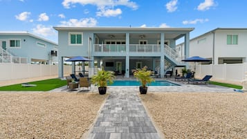 House | 4 bedrooms, desk, Internet