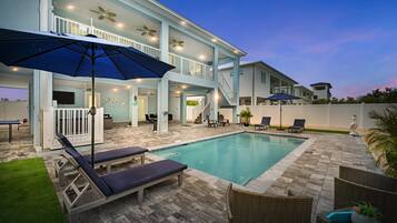 House | 4 bedrooms, desk, Internet