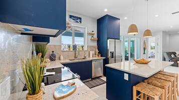 House | 4 bedrooms, desk, Internet