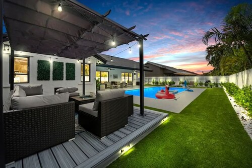 NEW Villa Paradise Lux Gem Pool Game Room