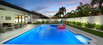 NEW Villa Paradise Lux Gem Pool Game Room