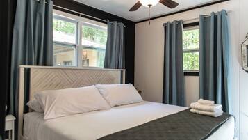 3 bedrooms, iron/ironing board, free WiFi, bed sheets