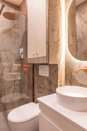 Appartement Familial | Salle de bain | Douche, articles de toilette gratuits, sèche-cheveux